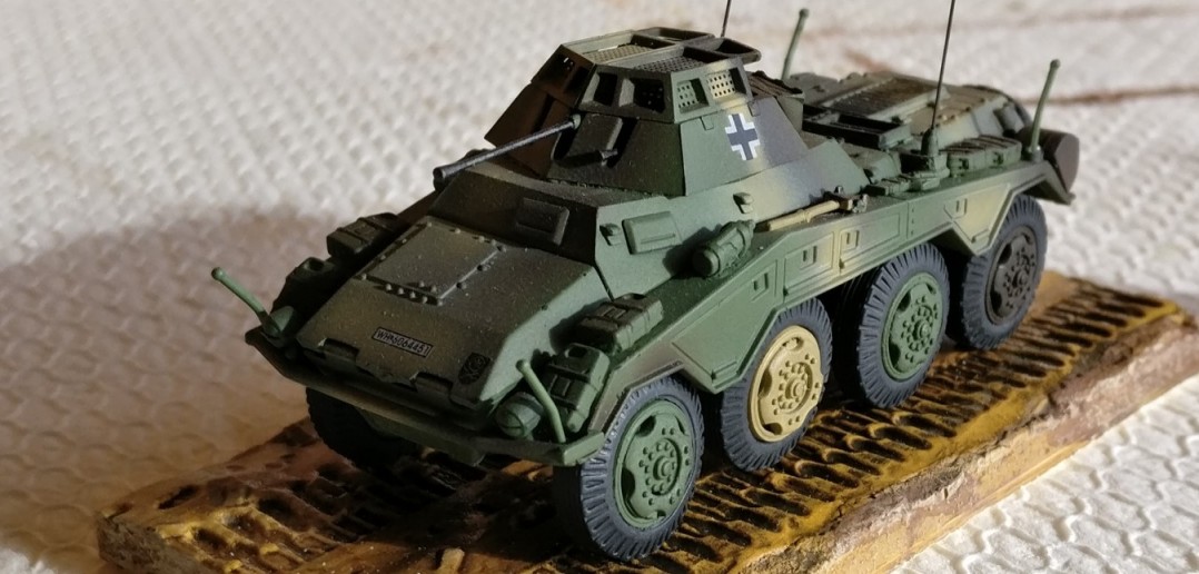 Das Sd.Kfz. 234/1 mit dem einfachen Turm der 2-cm-KwK 38 ... im Regen.