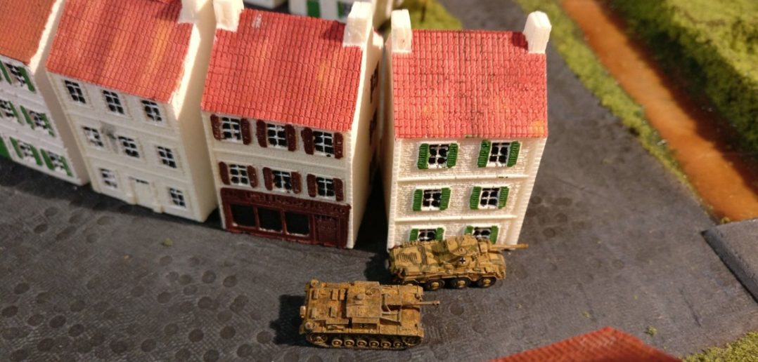 Das 3er-Team hat sich aufgeteilt. Puma und StuG III ziehen weiter in Richtung Flanke der US-Truppen.