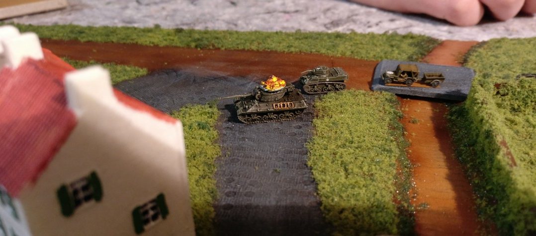 Das StuG verplättet dem M36 Jackson einen. Noch zuckt er aber.