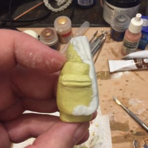 Christian trägt nun Apoxie Sculpt auf.