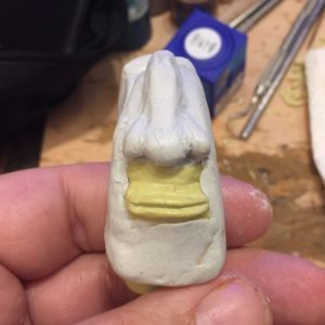 Mit Apoxie Sculpt lässt sich viel leichter formen.