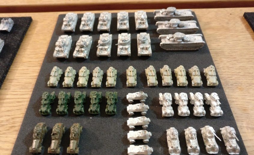 Ein "Panzerbataillon" der Roten Armee in 1:285: T28, T35 sowie einige Typen von 4- und 6-Rad-Panzerwagen und andere,