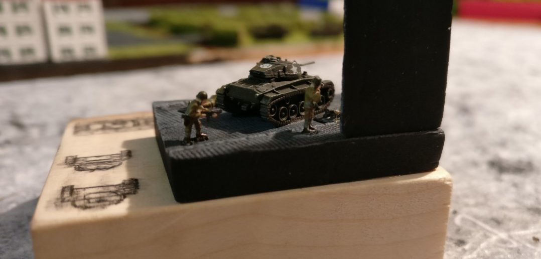 Der M24 Chaffee hier von hinten abgelichtet. Das Haus auf dem 1:285-Diorama steht als dunkler Schatten rechts im Vordergrund.