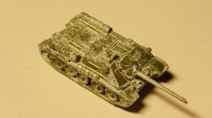 Blankes Zinn: das GHQ-Miniatures SU-85 wartet auf Maxens Zuckerartistik. 