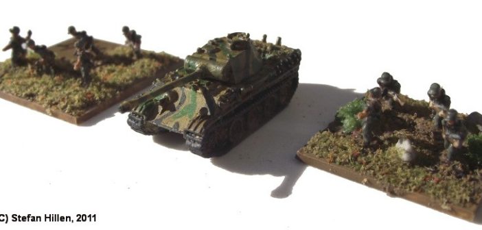 Der Panzer V Panther und zwei Bases mit Infantrietrupps