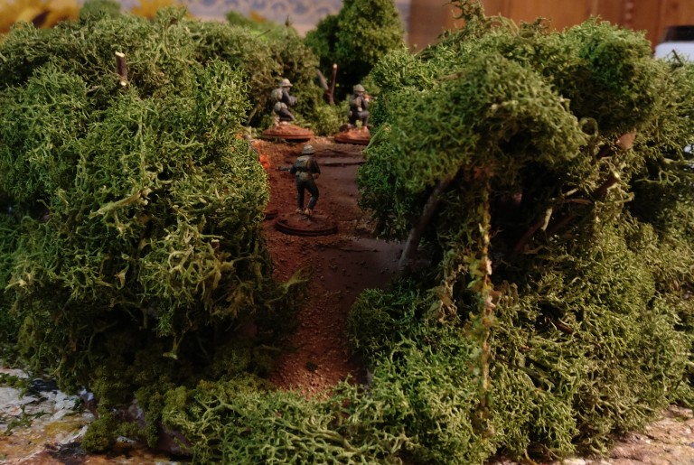 Auch in den Dschungelabschnitten befinden sich passierbare Wege - natürlich vor allem für Infanteristen.