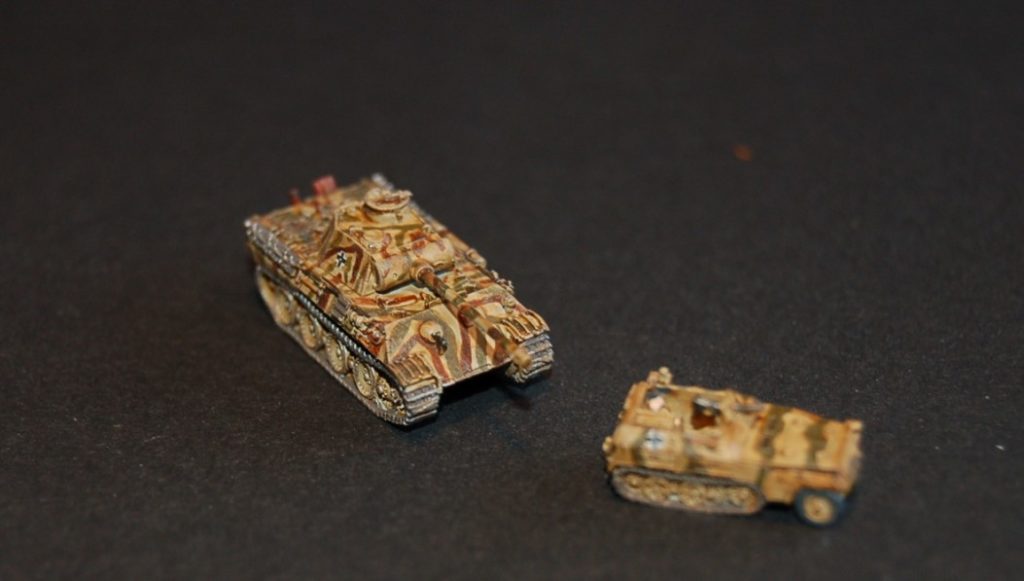 Ein Panzer V Panther mit ein Sd.Kfz-250/1 in 6mm / 1:285.