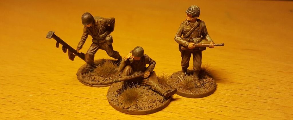 Die drei fertig gebaseten und bemalten Figuren aus dem Italeri Set 6120 U.S. Infantry von Max aus anderer Perspektive. (#1)