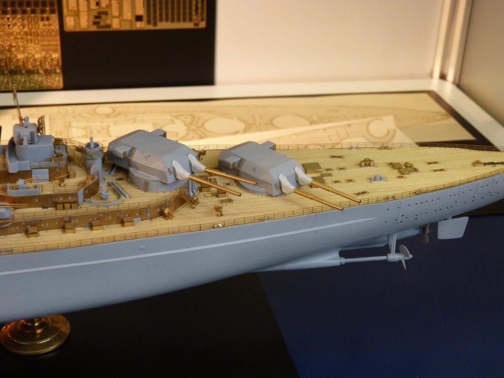 Nochma die Bismarck mit photo etched parts... auf der Spielwarenmesse Nürnberg