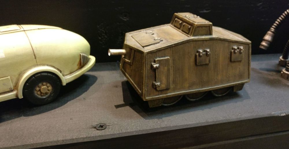 Eine Steampunk-Reminiszenz an den A7V. Ist er nicht goldig?