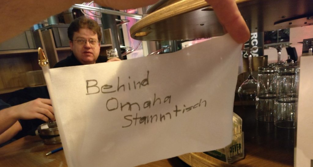 Der Behind-Omaha-Stammtisch zu fortgeschrittener Stunde.