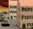 42nd Cavalry Reconnaissance Squadron: ein Fotoshooting mit den flammneuen Light Tank M24 "Chaffee" auf Maxens 1:285-Spielplatte Saint-Aubin