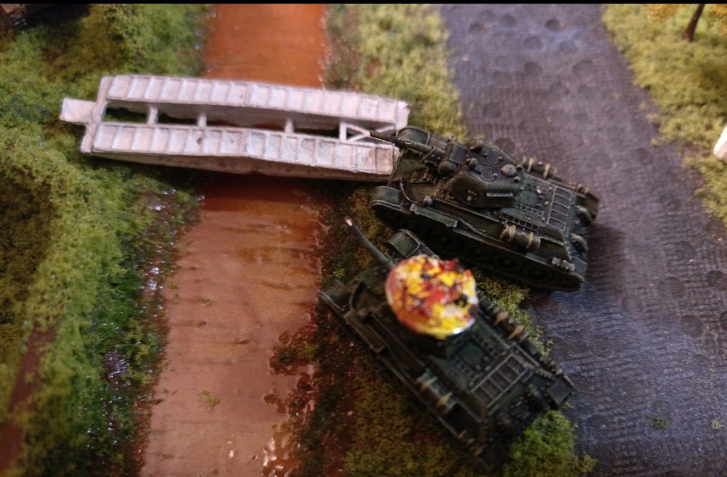 Der zweite T-34/76 in Plattenmitte versucht sich an dem Knaben.