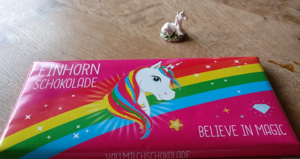 Was kann es für den Sturmi Schönres geben? Rosa Einhornschokolade.... Noch dazu von Enkelhand geschenkt!