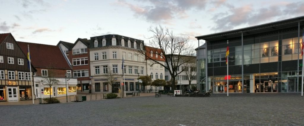 Rendsburg: der Schiffbrückenplatz ist schon gefegt.