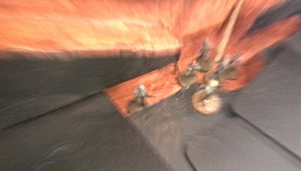 Hier ein Murder Hole Ambush. Ein Vietcong nimmt den Marine-Trupp plötzlich an seiner Flanke unter Feuer.