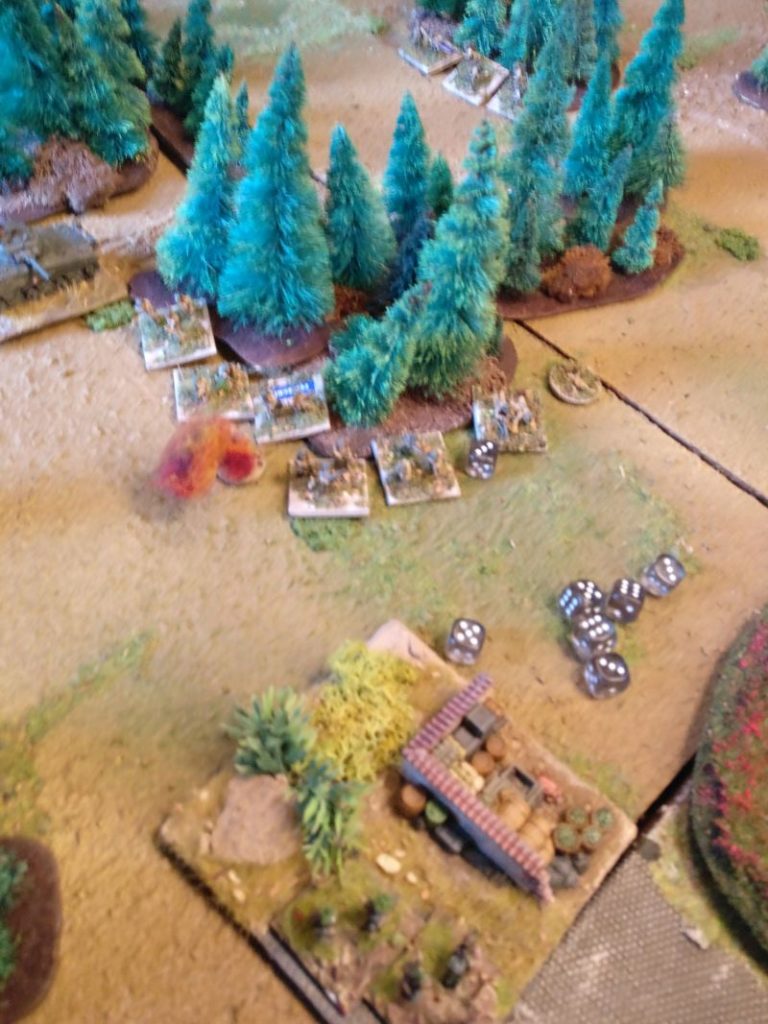 Im Wald tobt das Gefecht zwischen US Airbien und deutschen Verteidigern. Die beiden deutschen MG-Trupps halten die Stellung eisern.