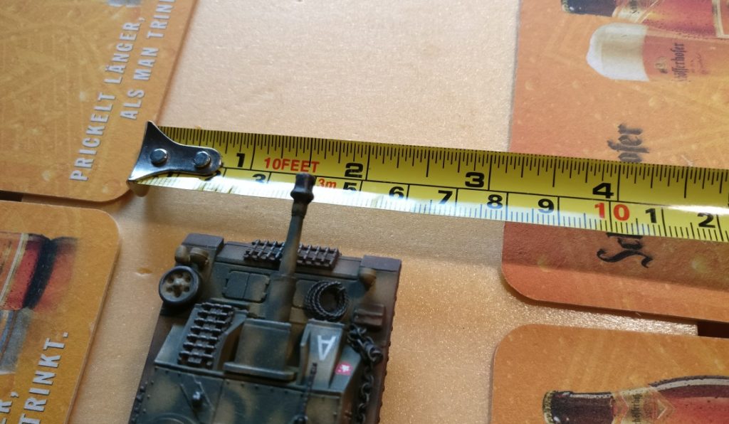 Das StuG III freut sich über geräumige 8cm Breite der Landstraße. Gegenverkehr ist hier allerdings nicht spaßtreibend.