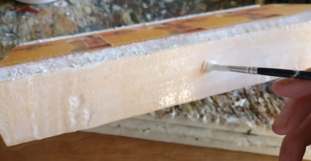 Die umlaufenden Flächen des Spielplatten-Segments überziehe ich mit einer Schicht PONAL zum Schutz gegen Beschädigung beim Spiel.