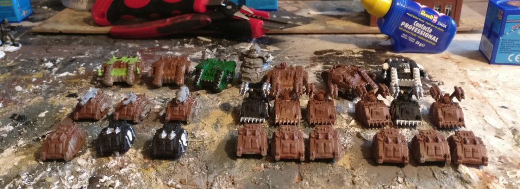 Hier das Rohmaterial für mein Projekt des Sd.Kfz. 309 "Assel": die Miniaturen der Space Marine Rhino, Whirl-Wind und Land Raider.