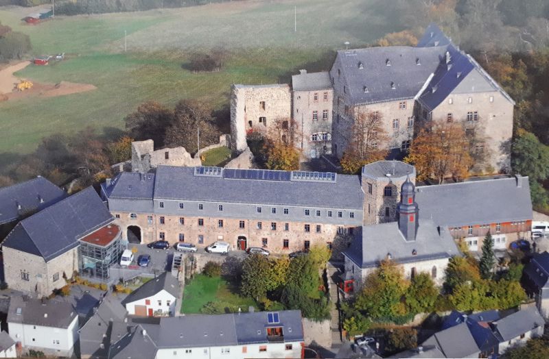 Eindrücke von der Jugendburg Hohensolms bei Gießen, dem ort des Geschehens am Bastel- und Bemalwochenende der Unikörner.