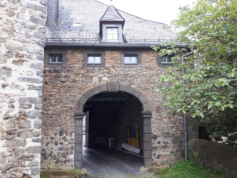 Eindrücke von der Jugendburg Hohensolms bei Gießen, dem ort des Geschehens am Bastel- und Bemalwochenende der Unikörner.