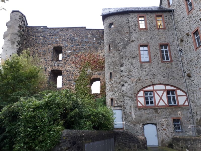 Eindrücke von der Jugendburg Hohensolms bei Gießen, dem ort des Geschehens am Bastel- und Bemalwochenende der Unikörner.