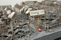 Diorama "Häuser-Brand nach Bombenangriff"?