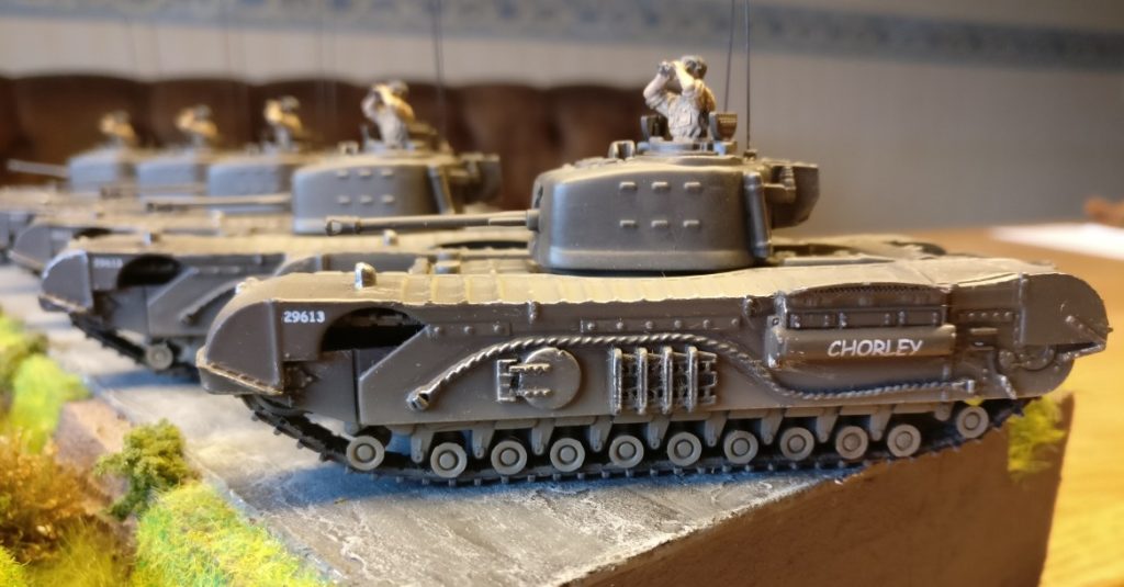 Der Churchill Mk. VII von der Seite und aus der Nähe.