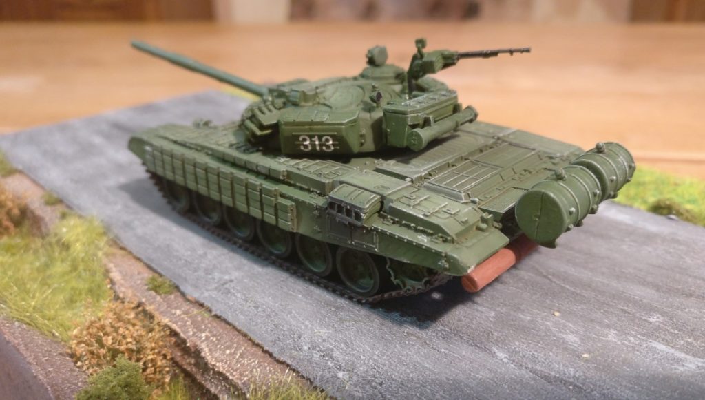 Der T-72B von Modelcollect (AS72015)