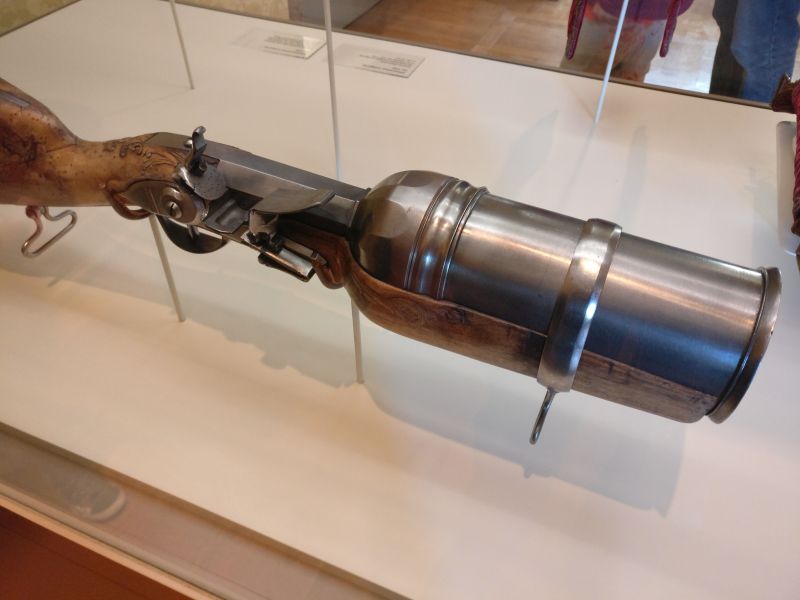 Granatgewehr aus dem 18. Jahrhundert in der militärhistorisch-hessischen Sammlung von Schloss Friedrichstein in Bad Wildungen