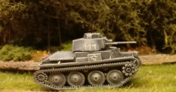 Pz.Kpfw. 38(t) von Zvezda (6130): 1/100 (15 mm) Panzer vom Weihnachtsmann