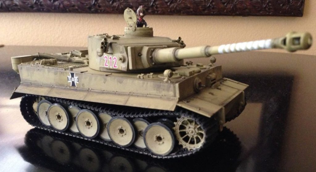 "Girls und Panzer" ist der Film, der bei Timo läuft. Klar, dass da ein angemessener Tiger her muss!