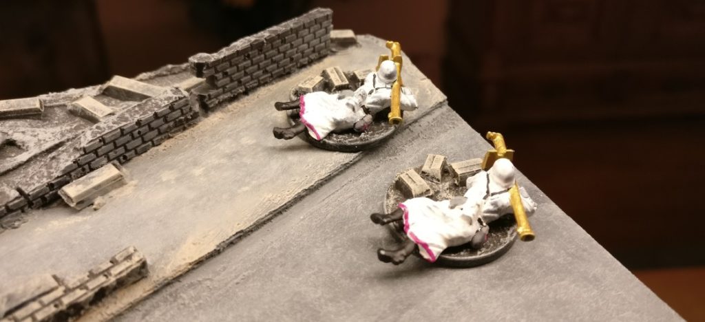 Zwei PanzerschreckSchützen der Pink Warriors. Auch hier haben wir statt Dunkelgelb "Gold verwendet.