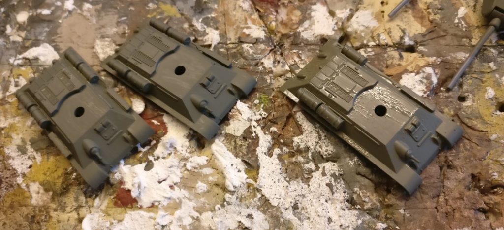 Der Auftrag der Grundfarbe auf die T-34 von Plastic Soldier ist recht unspektakulär. 