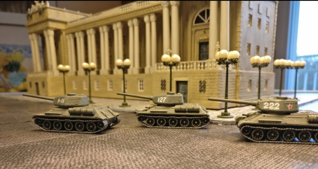 Die T-34/85 von Plastic Soldier beim Erobern von Königsberg...