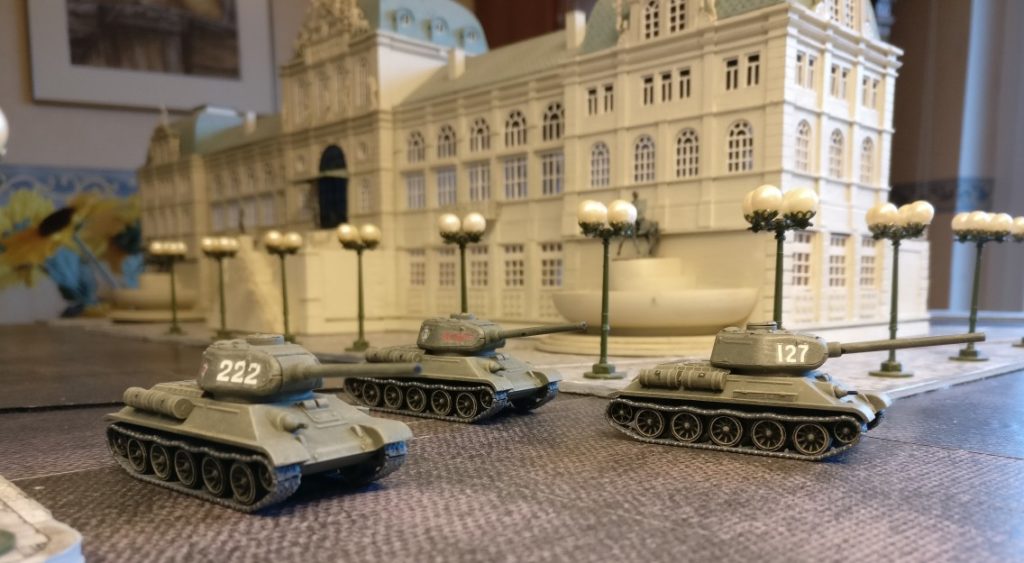 Die T-34/85 von Plastic Soldier beim Erobern von Königsberg...