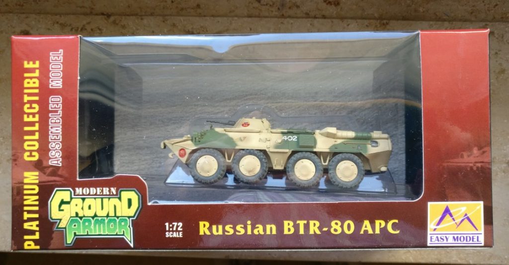 Der Easy Model Ground Armor 35018 BTR-80 der USSR Imperial Guard Troops Battle Situation