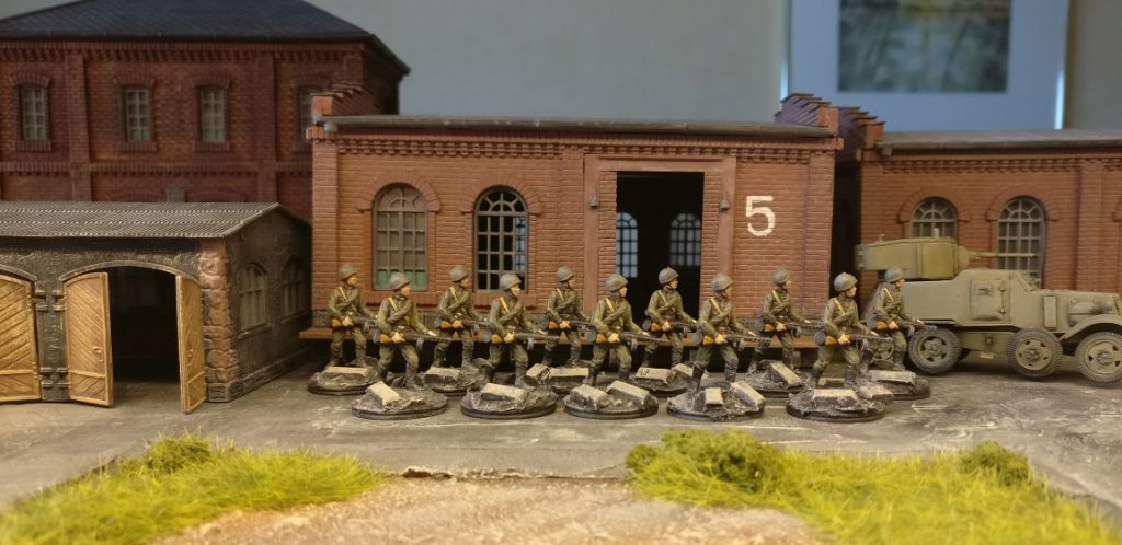 Hier sind sie:  Elf PPSh-Schützen aus dem ESCI Set 203 Russian Soldiers