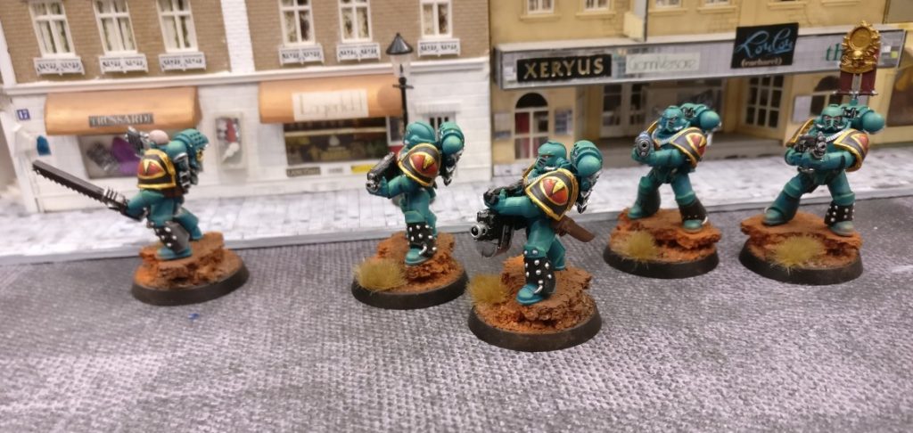 Auf Patrouille hinter der Kunstakademie. Die Space Marines schreiten wachsam voran.