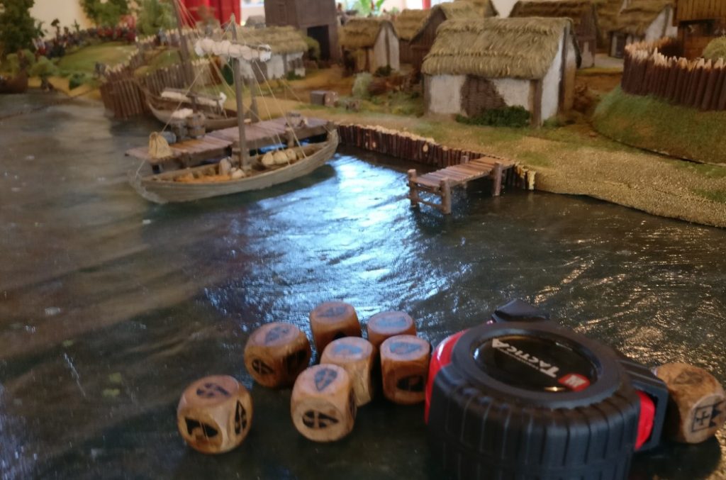 Spieltisch "Wikingerüberfall auf die Hammaburg" des Hamburger Wargaming Club und der Kurpfalz Feldherren