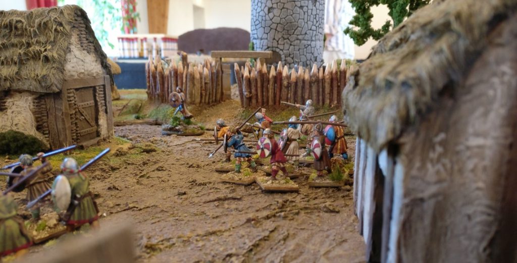 Spieltisch "Wikingerüberfall auf die Hammaburg" des Hamburger Wargaming Club und der Kurpfalz Feldherren