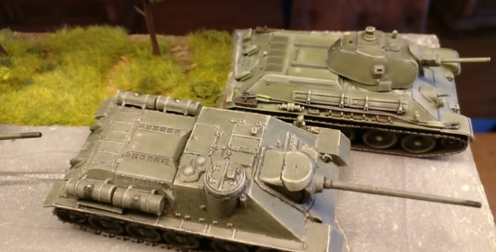 Vergleich: Mein SU-85M von Pegasus und der T-34/76 von Dragon (Fertigmodell)