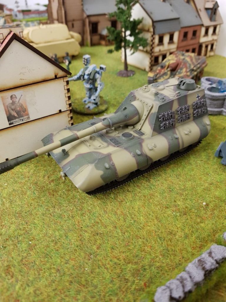 Hier ein fetter Modelcollect AS72099 Jagdpanzer E-100 mit 170mm Kanone