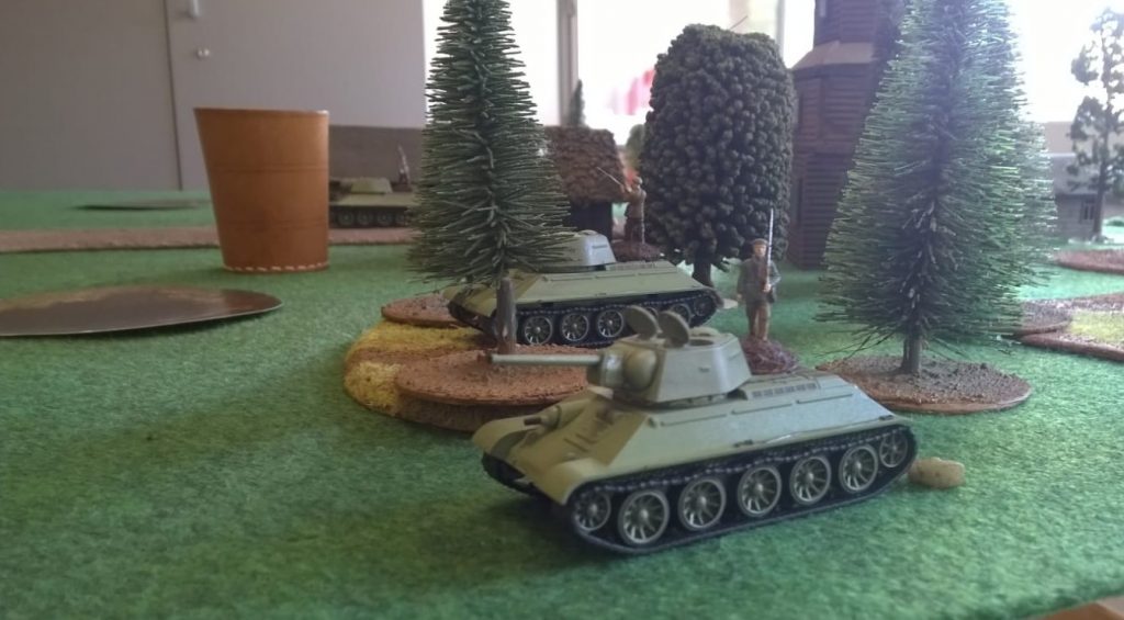 Der fast paradierende russische Soldat täuscht über die Dynamik auf dem Spielfeld hinweg. 