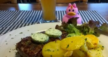 Zu Unicorns Birthday: "Totes Tier mit Weizenbier"