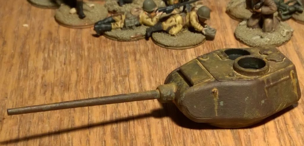 Der Panzerturm eines T-34/85 von Plastic Soldier Company, vom Doncolor gealtert. Wheathering nennen  das ja die Freaks.