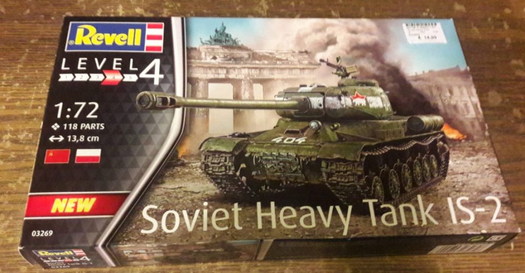 Der noch völlig un-unboxte Revell 03269 Soviet Heavy Tank IS-2 vom Dominic.