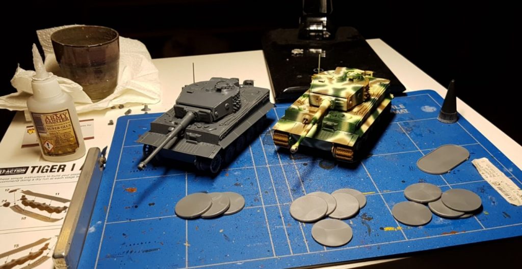 Ein zweiter Bolt Action Tiger I Ausf. E Heavy Tank. 