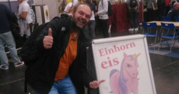 Einhorn-Eis: der sehr, sehr wachsame Bestellonkel